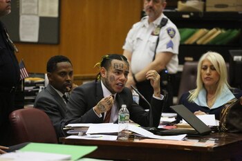 6ix9ine durante la sentencia ante