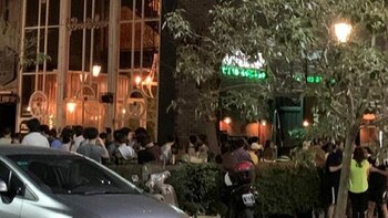 El bar "Buller", frente al