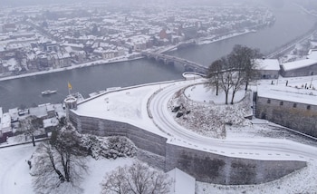 Imagen de la Ciudadela de Namur cubierta de nieve, Bélgica. EFE/EPA/OLIVIER HOSLET