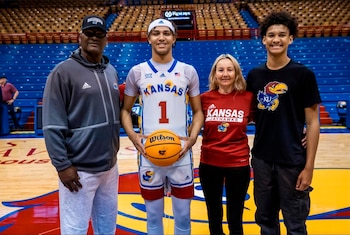 Marcus Adams Jrs con