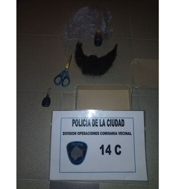 La barba postiza empleada.