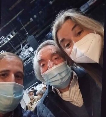 Carlitos Balá junto a sus