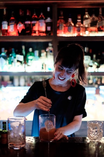 “Soda (preferentemente sifón), tónica, jugo