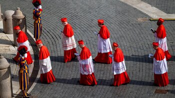 7 cuestiones polémicas que podrían determinar quién será el próximo papa