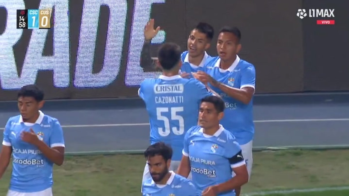 Santiago González festeja el gol en el estadio Nacional