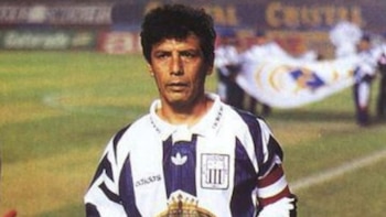 César Cueto, leyenda del fútbol