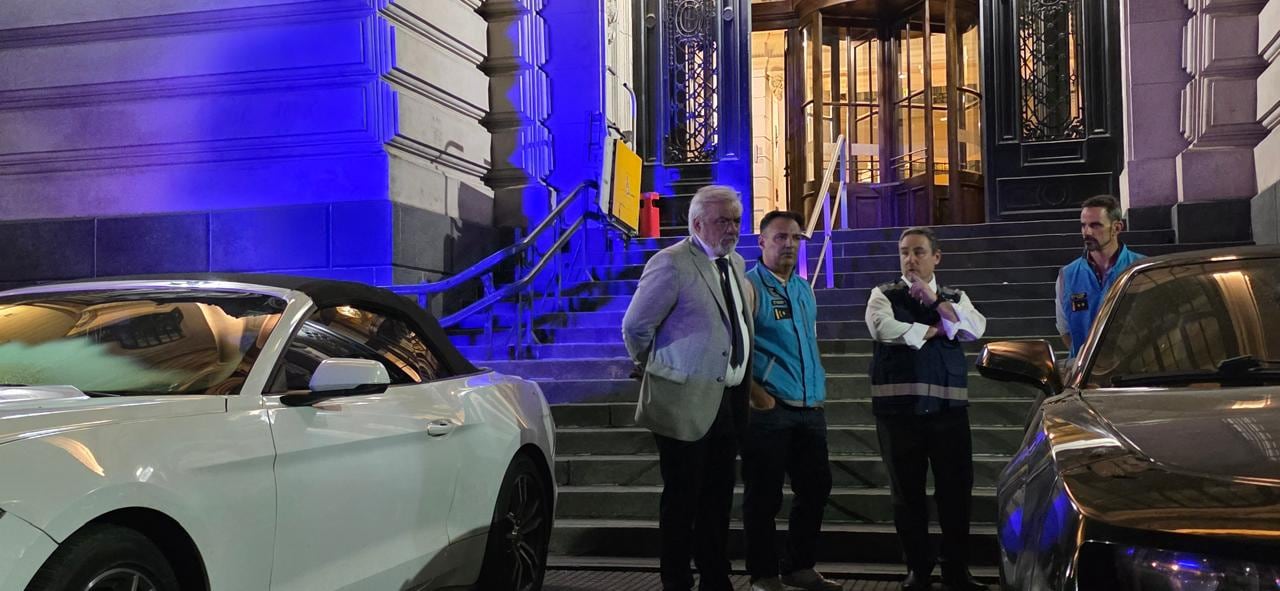 La Dirección General de Aduanas y la Policía de la Ciudad encabezaron el operativo que derivó en la detención de los sospechosos