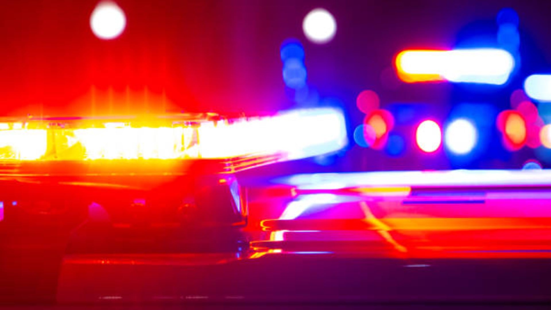 El taxista aseguró que durante el viaje vio dos armas de fuego y chalecos antibalas y escuchó conversaciones sobre un posible asalto. (iStock)