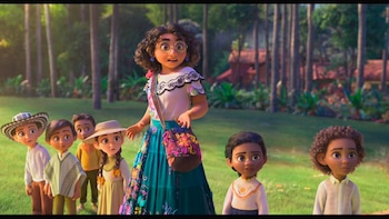 La única película de animación de la lista está ambientada en las montañas de Colombia y sigue a los Madrigal, una familia donde cada miembro tiene un don mágico, excepto Mirabel- crédito Disney