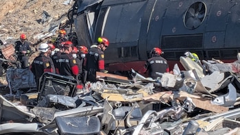 Última hora del accidente de trenes en Toledo, en directo | Las unidades caninas trabajan “palmo a palmo” en busca de restos biológicos mientras empieza el levantamiento de los vagones