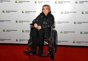 Linda Ronstadt tiene 77 años