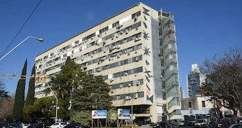 La sede del Ministerio de Educación de Santa Fe, donde se detectaron las irregularidades en la documentación presentada por María Andrea Patiño y se inició el sumario administrativo que luego derivó en la causa penal (Gentileza: Sur24)