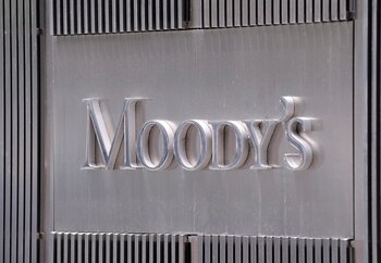Imagen corporativa de Moody's en las oficinas centrales de la agencia, en Nueva York (Estados Unidos). EFE/ANDREW GOMBERT/Archivo