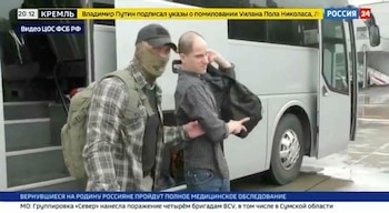 Gershkovich es escoltado por un