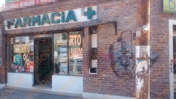 Fue a una farmacia, tropezó con un escalón sin señalizar y la Justicia ordenó indemnizarla