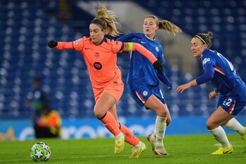 Cada vez los encuentros entre ambos equipos en la rama femenina son más parejos. (AP Foto/Kin Cheung)