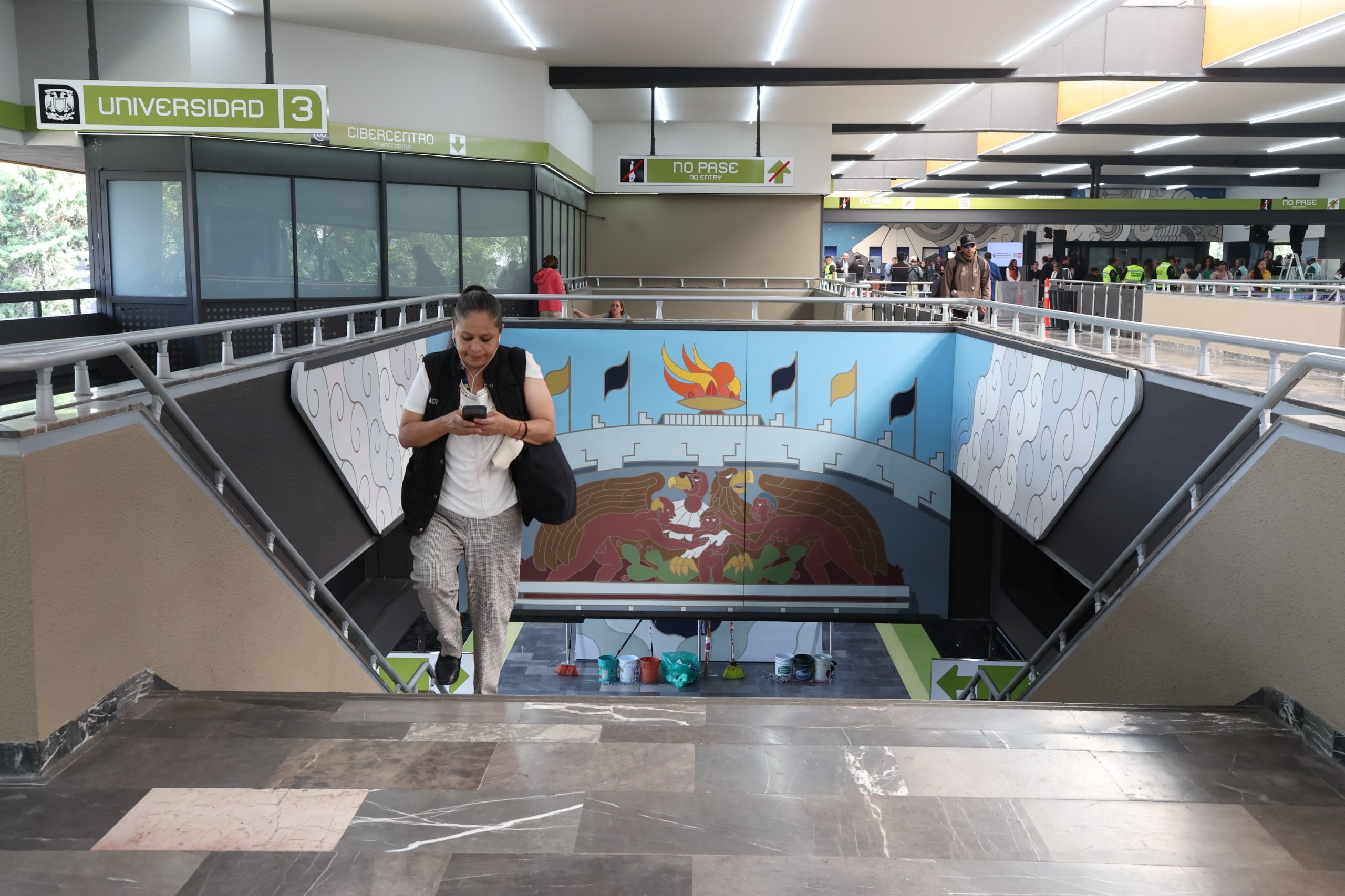 Pasajeros utilizan las instalaciones de la estación Universidad, en la Línea 3 del Metro CDMX, antes de iniciar su proceso de remodelación. (Jefatura Gobierno CDMX)