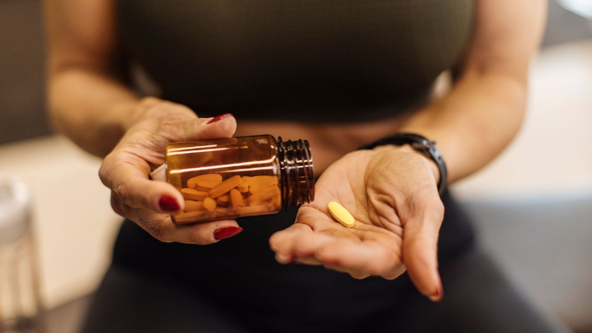 La ingesta insuficiente de magnesio aumenta el riesgo de insomnio, calambres y dolores de cabeza, según expertos en salud (Canva)