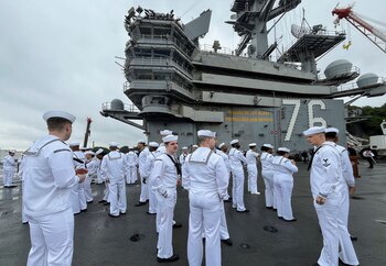 Cientos de marineros formaron la