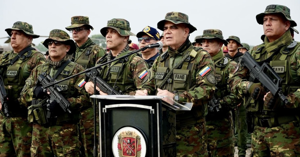 Ministro de Defensa de Venezuela acusado de destruir el honor militar y convertir las fuerzas armadas en "estructura criminal" Ministro de Defensa de Venezuela acusado de destruir el honor militar y convertir las fuerzas armadas en "estructura criminal"