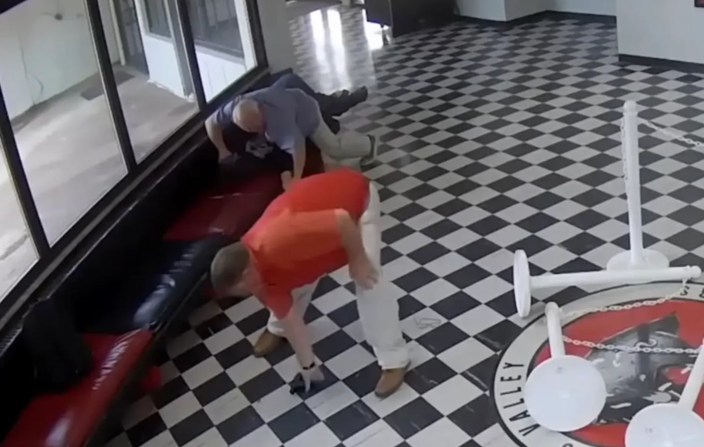 La rápida intervención del personal escolar y la policía local impidió que el incidente en la escuela de Oklahoma se convirtiera en un tiroteo masivo (ABC News)