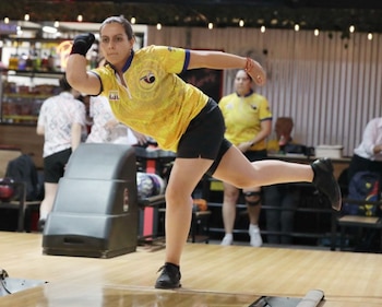 El lanzamiento de Juliana Franco para darle la medalla a Colombia en el Panamericano femenino de bolos 2026 - crédito Comité Olímpico Colombiano