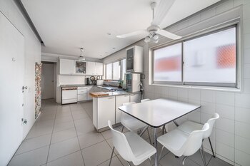 Con cocina y comedor diario