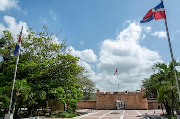 El banco mantiene su política monetaria sin cambios mientras la crisis internacional sacude los precios del petróleo. Nuevas estrategias buscan resguardar la estabilidad pese a la incertidumbre externa.
JIMMY VILLALTA / ZUMA PRESS / CONTACTOPHOTO