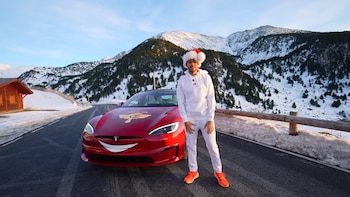 Multa de 750.000 euros por rifar el coche de un ‘youtuber’ español residente en Andorra: no tenían permiso para el sorteo