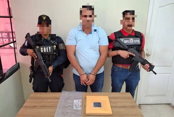 Las autoridades hondureñas interceptan un microbús sospechoso en el que eran transportados extranjeros de nacionalidad china.