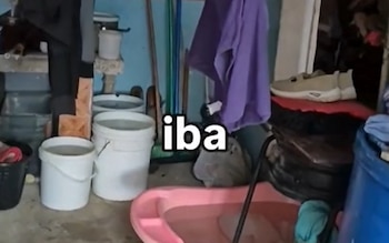 La creadora de contenido utilizó el agua de lluvia para lavar la ropa y limpiar el hogar. (Video cortesía Rachel Molina)