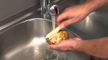 El cepillo para verduras es