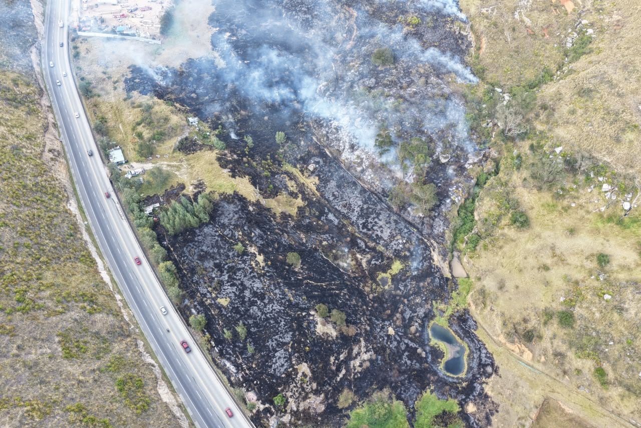 Cundinamarca acumula 636 emergencias por incendios en 2026, con 1.689 hectáreas afectadas en 74 municipios de 15 provincias - crédito Gobernación Cundinamarca/Bomberos Cundinamarca