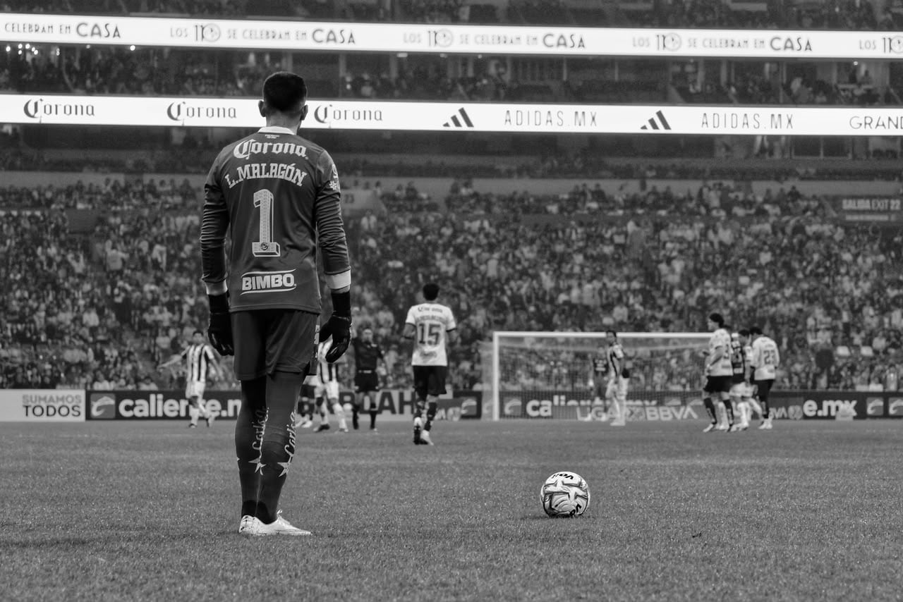Tras su regreso a la titularidad con América, el portero mantiene la esperanza de disputar una Copa Mundial con la Selección Mexicana en el futuro. (Cortesía)