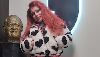 La icónica artista peruana sorprende