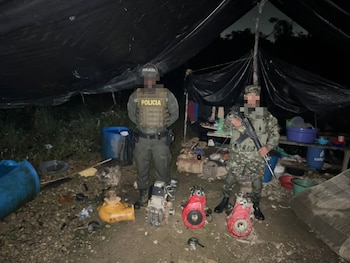 La destrucción de cinco dragas,