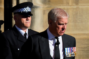 El príncipe Andrés llegando a