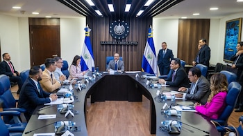 El Salvador evalúa reforma para
