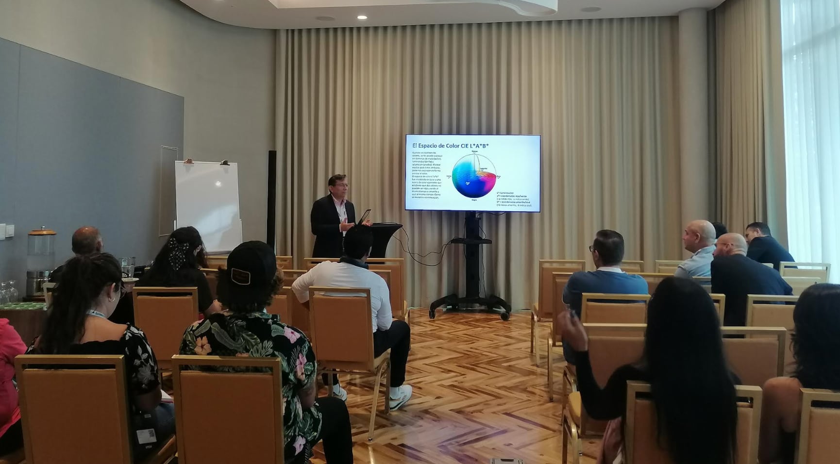Especialistas nacionales e internacionales impartirán charlas gratuitas sobre sostenibilidad, redes sociales, empaques, procesos de impresión y productividad empresarial.