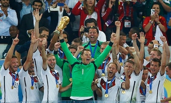 Manuel Neuer con la Copa