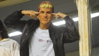 Un hincha con la máscara