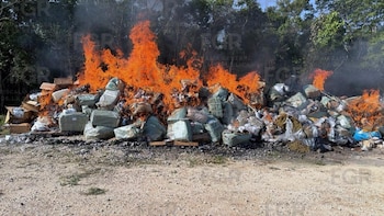 Autoridades incineran 184 kilos de drogas y destruyen objetos relacionados a delitos en Quintana Roo