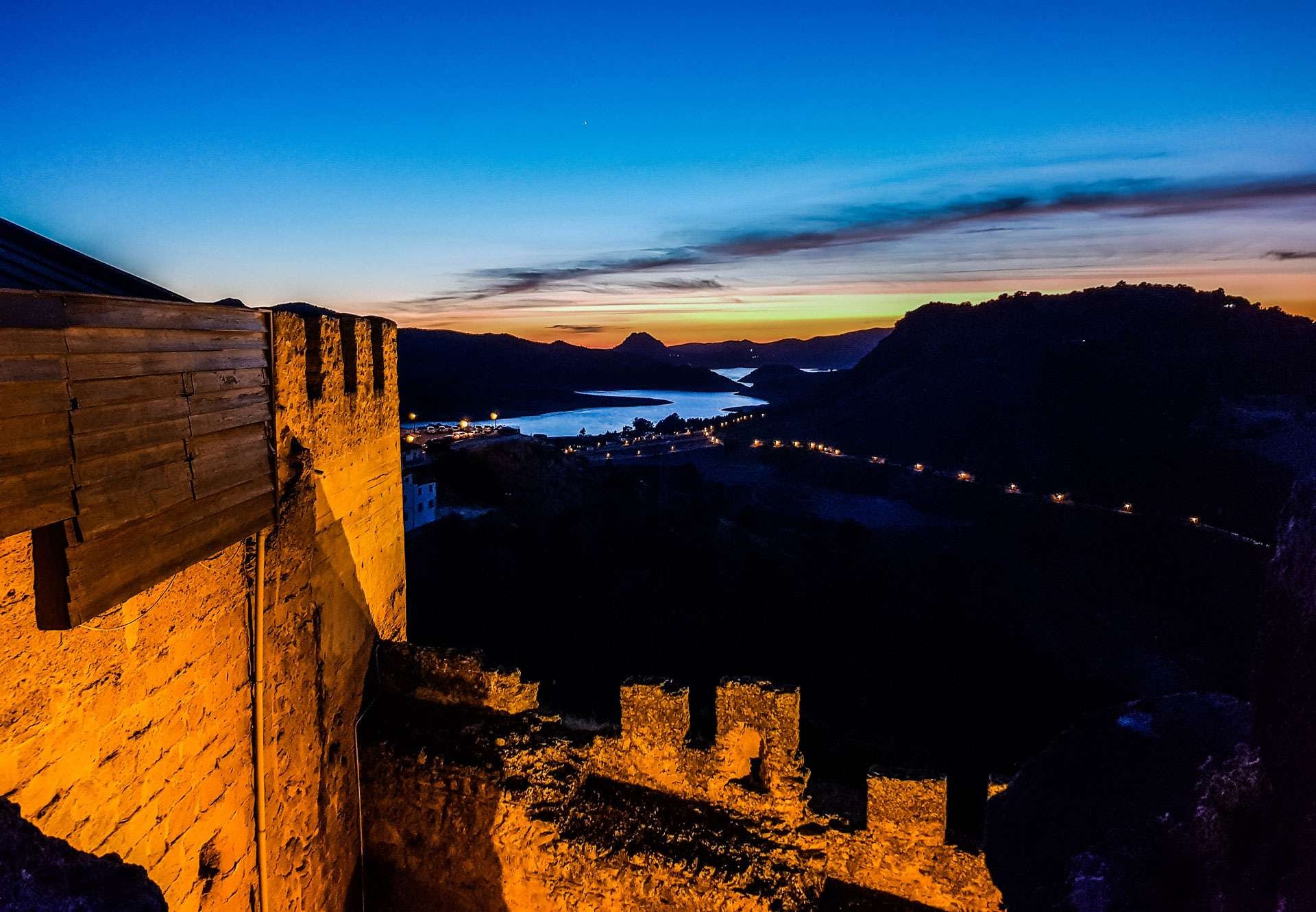 Vistas al embalse desde el castillo de Iznájar, Córdoba (Turismo de la Subbética)