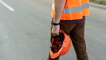 Advertencia de la Guardia Civil por la estafa del asfalto: qué es, cómo detectarla y cuál es el fraude