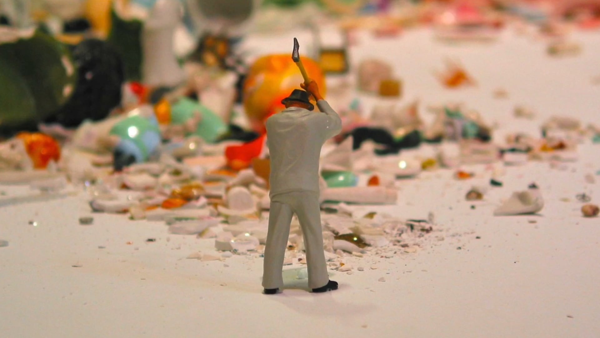 Desde su primera exposición en 1959, Porter ha participado en más de 450 exposiciones en 40 países