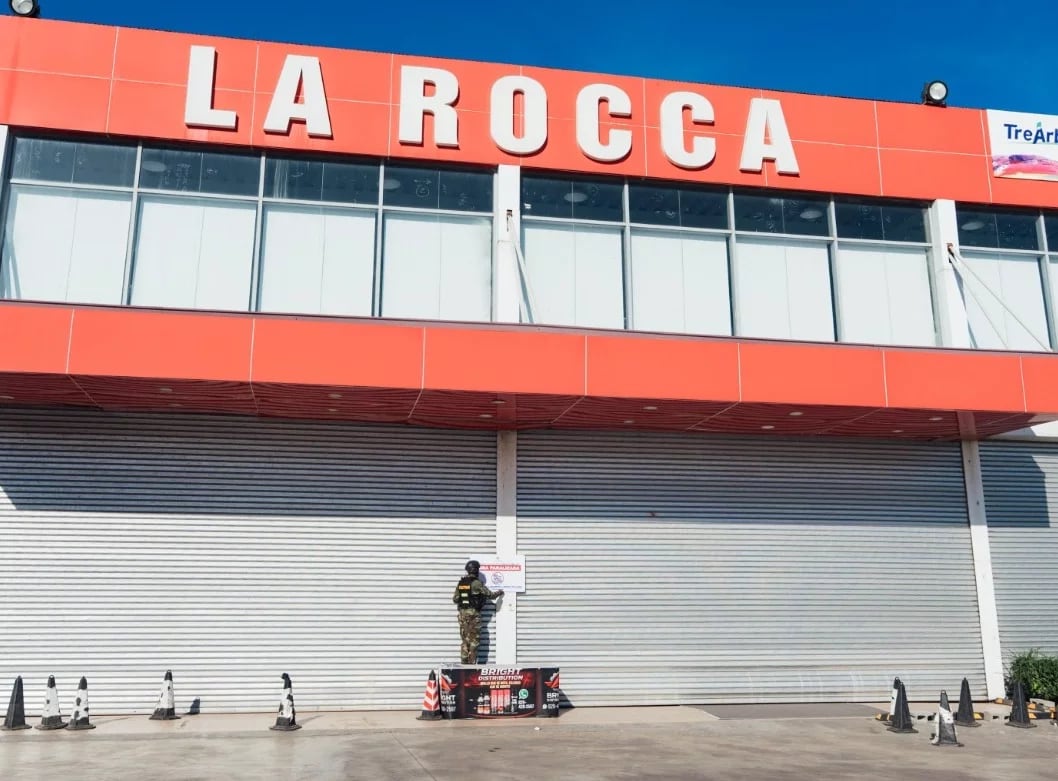 Establecimientos como Suplax, Shopping Center New World y Plaza Hope enfrentan cierres por incumplimientos estructurales, según el Ministerio de Vivienda de República Dominicana. Foto: DiarioDigitalRD