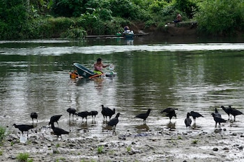 Los ríos representan vida y muerte para quienes viven en comunidades apartadas. (AP Foto/Arnulfo Franco)