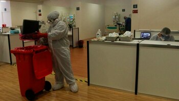 Médicos durante su jornada laboral