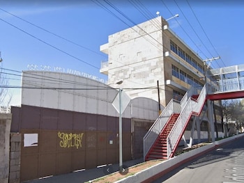 Separan del cargo a administrativos