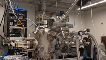 El proyecto incorporará un sistema de litografía ultravioleta profunda para producir estructuras microscópicas que resultarían demasiado costosas para muchas startups.